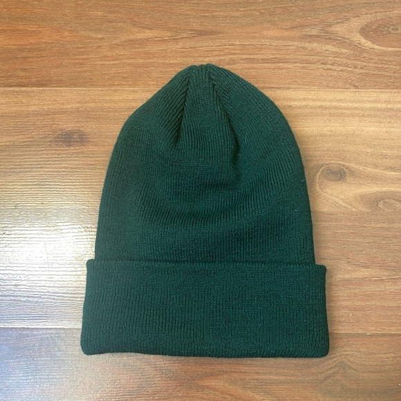 Simons green toque like new - Picture 2 of 2